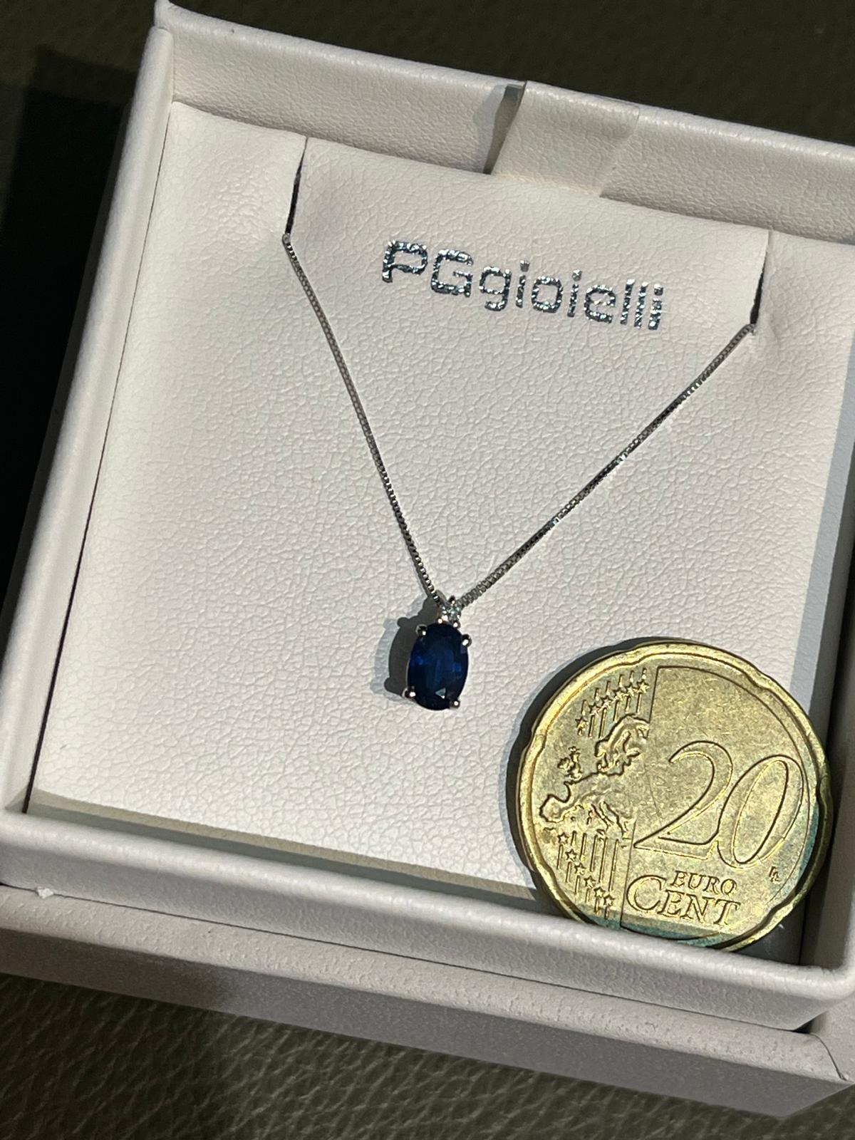 Collana con Zaffiro Ovale 0,49 ct e Diamante in Oro Bianco 18kt – PG Gioielli (CIOSTONEZ/1)