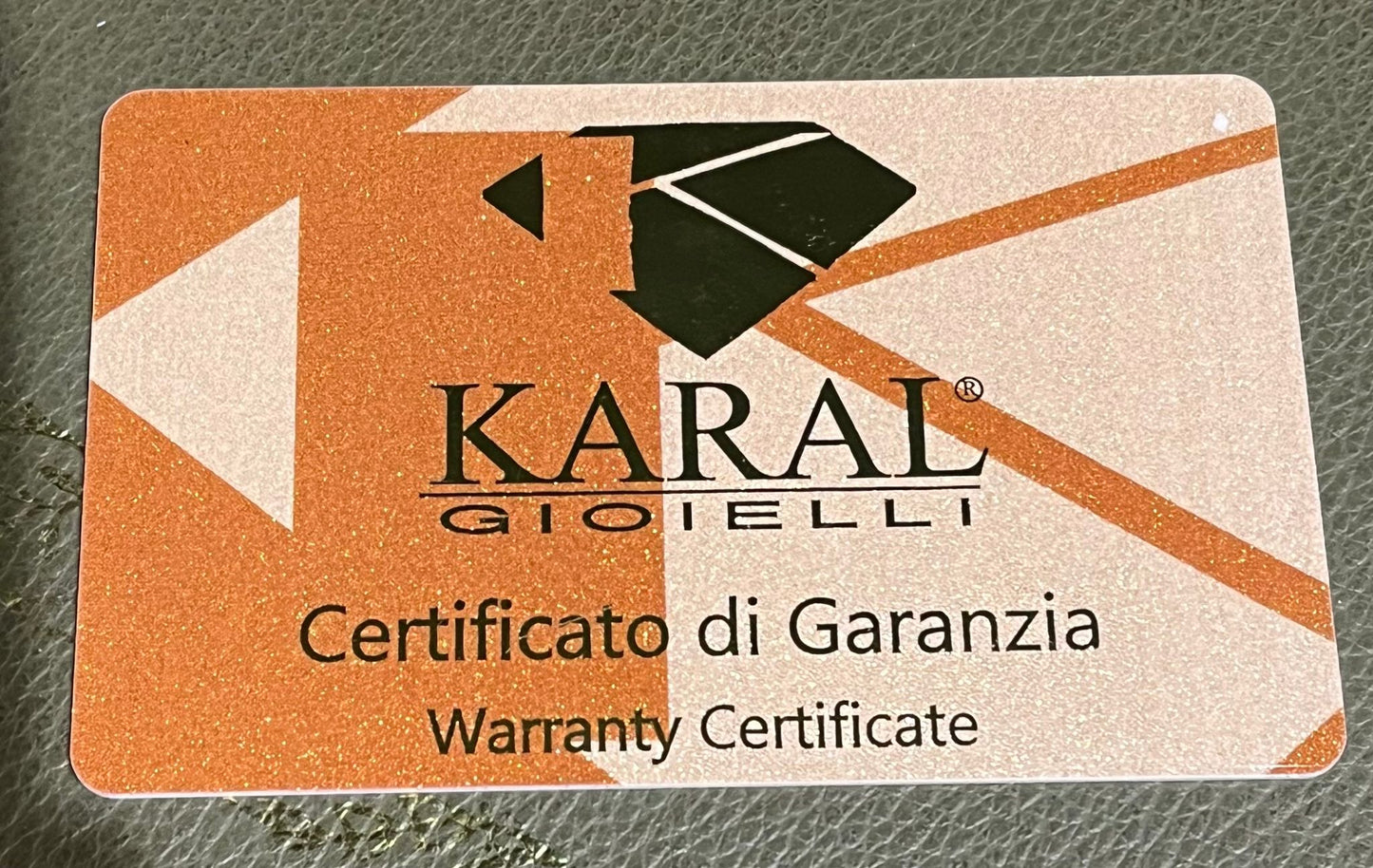 Collana con Zaffiro Blu 0,18 ct e Diamante in Oro Bianco 18kt – Karal (PE.ZAFF.18)