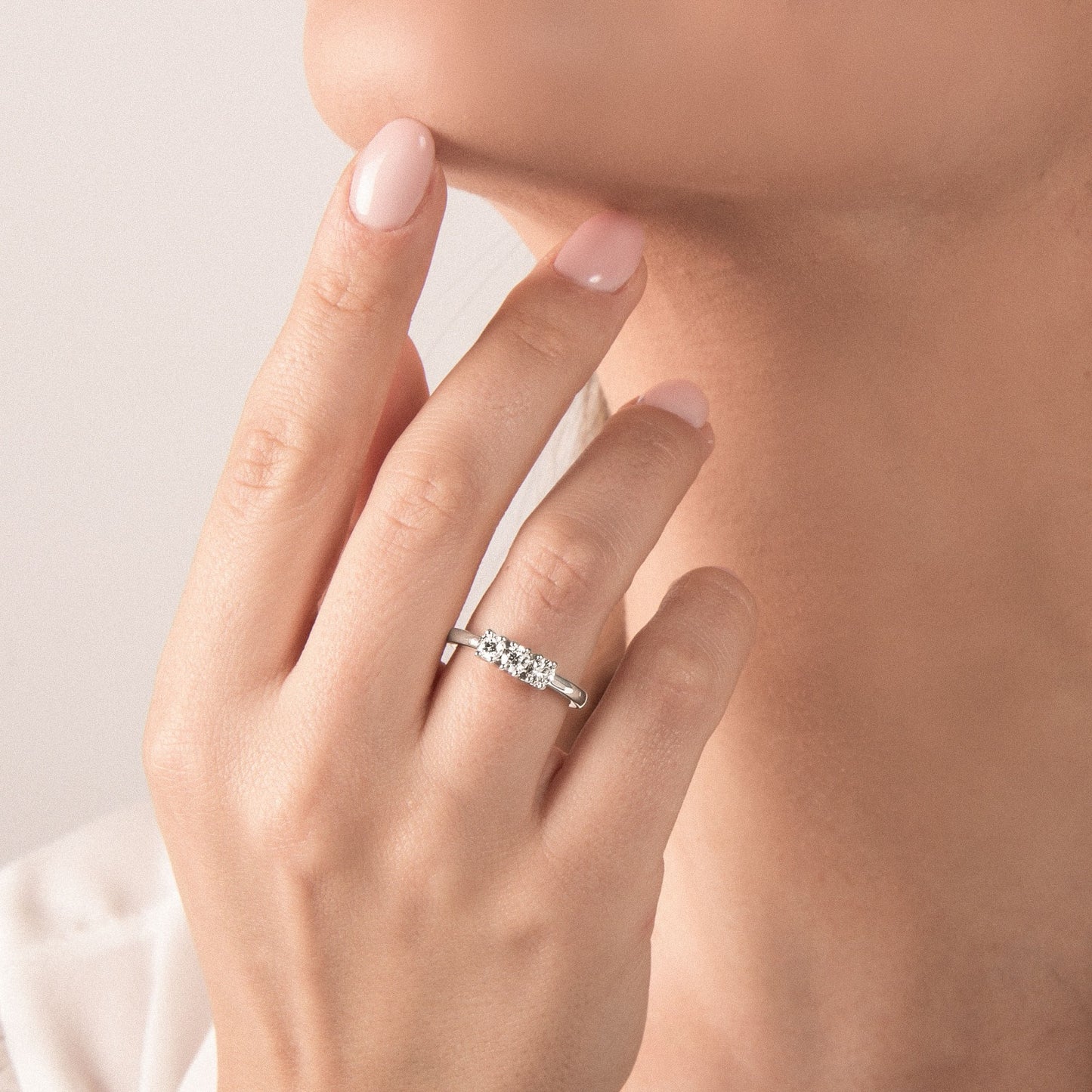 Anello Trilogy Mirco Visconti in Oro Bianco 18kt con Diamanti 0,56 ct G VS – BR19/EB20