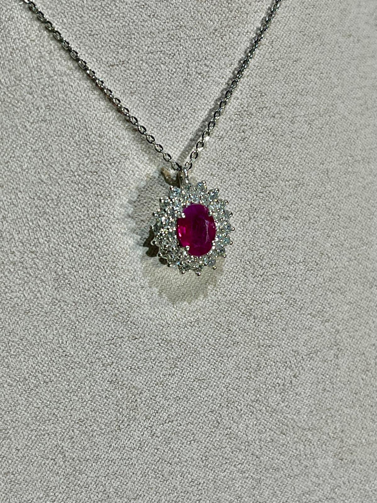 Collana con Rubino Birmano 1,45 ct e Diamanti in Oro Bianco 18kt – Karal (Pe.37)