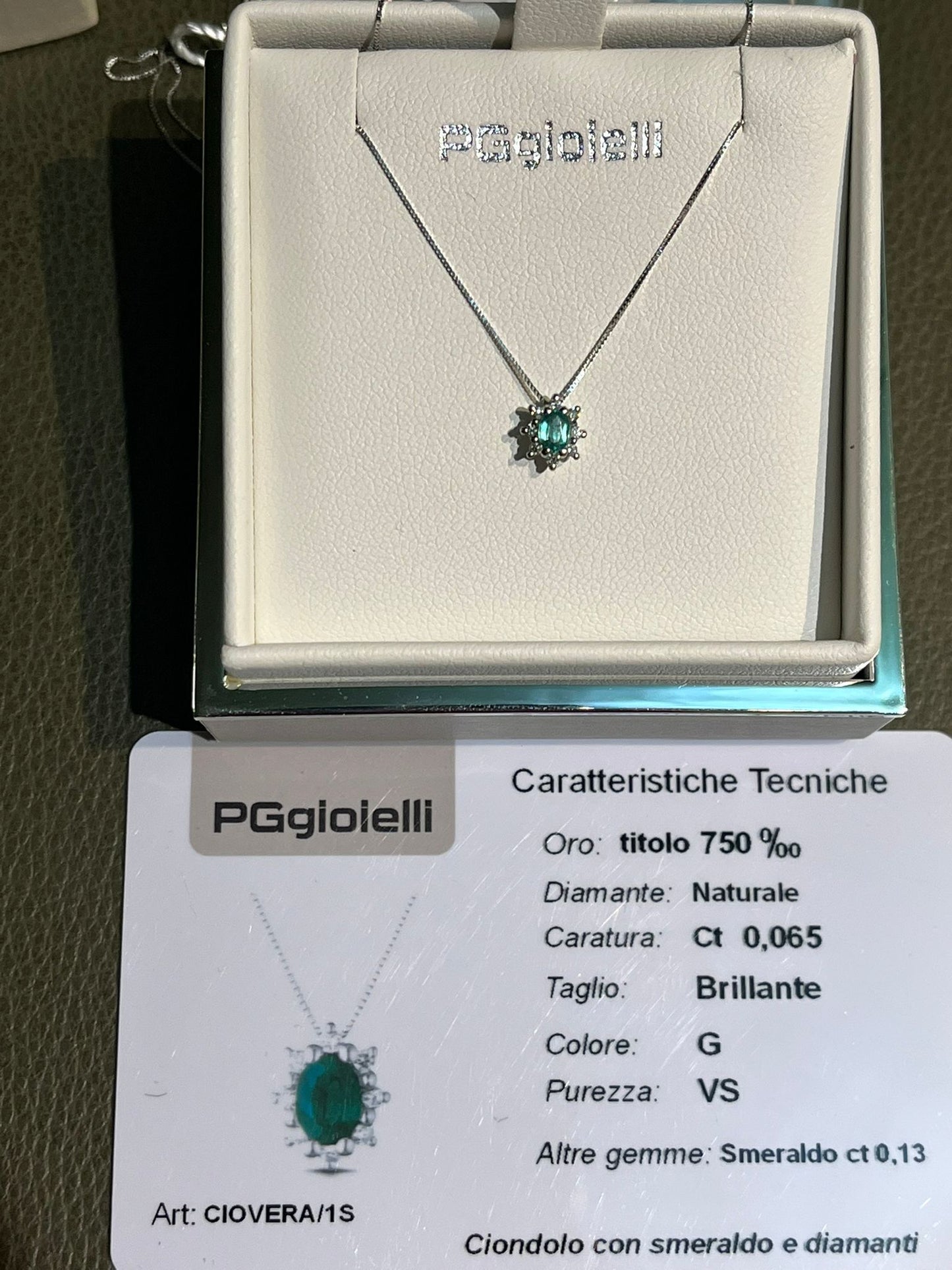 Collana con Smeraldo Ovale e Diamanti in Oro Bianco 18kt – PG Gioielli (CIOVERA/1S)