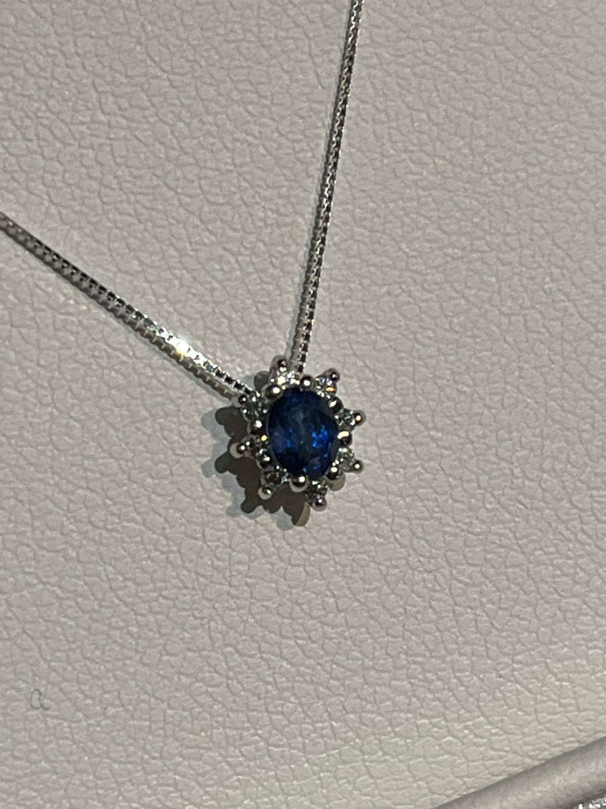 Collana con Zaffiro Ovale 0,18 ct in Oro Bianco 18kt – PG Gioielli (CIOVERA/1Z)