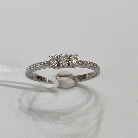 Anello Trilogy con Diamanti 0,15 ct G VS in Oro Bianco 18kt – Karal