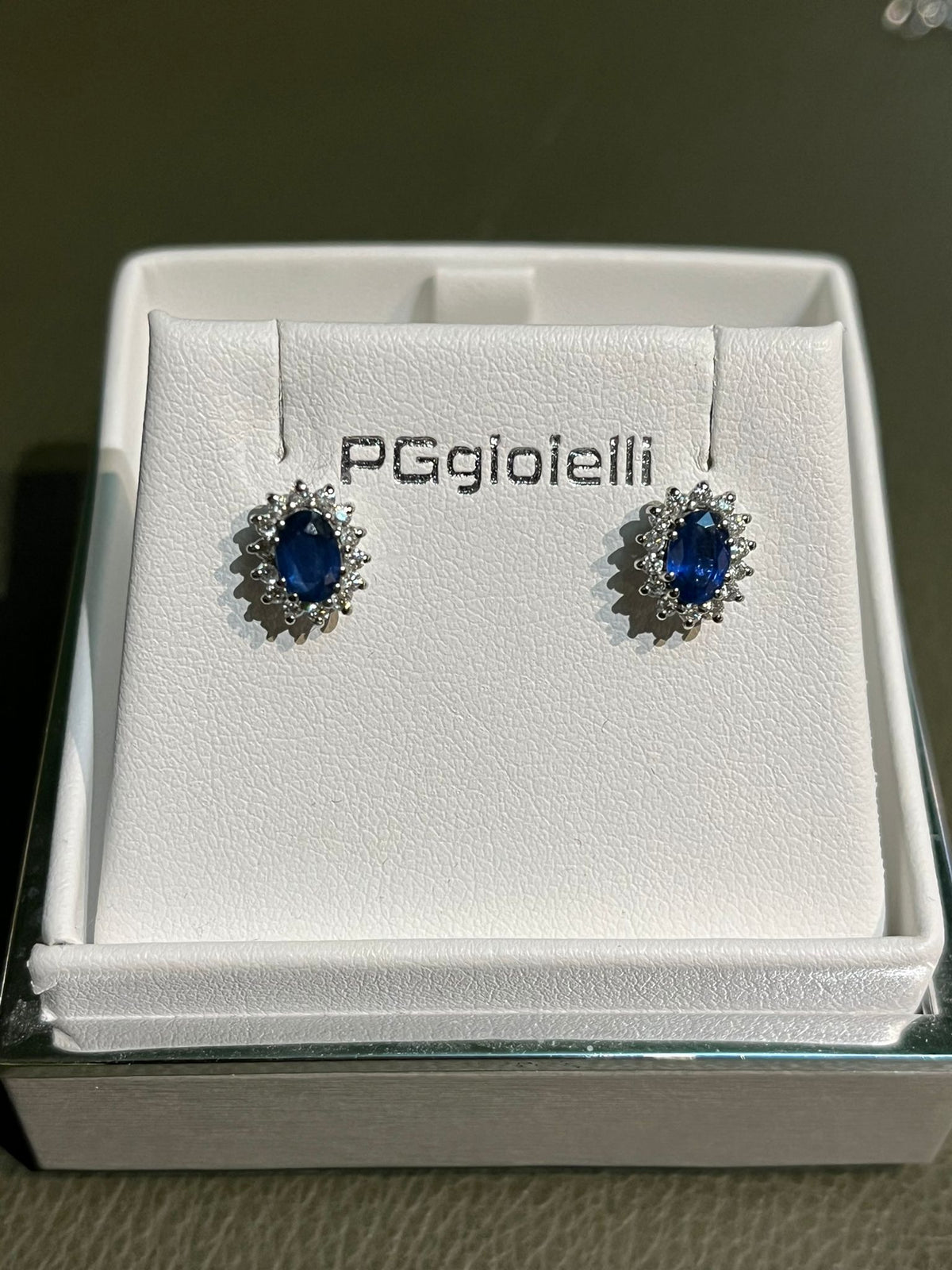 Orecchini con Zaffiri e Diamanti in Oro Bianco 18kt – PG Gioielli (ORLADYZ/3)