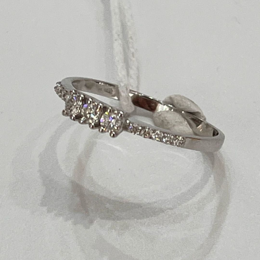 Anello Trilogy con Diamanti 0,15 ct G VS in Oro Bianco 18kt – Karal