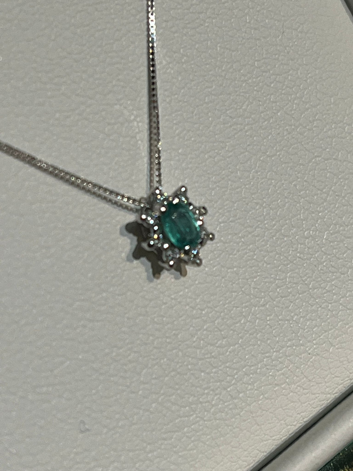 Collana con Smeraldo Ovale e Diamanti in Oro Bianco 18kt – PG Gioielli (CIOVERA/1S)