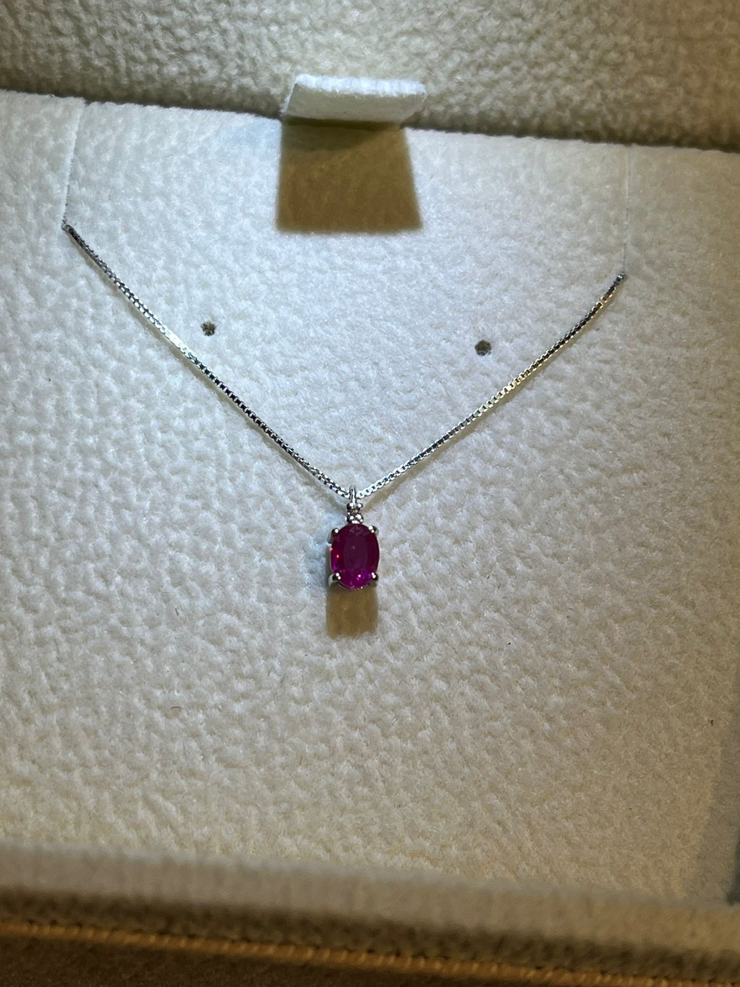 Collana con Rubino 0,18 ct e Diamante in Oro Bianco 18kt – Karal (PE.RUB.18)
