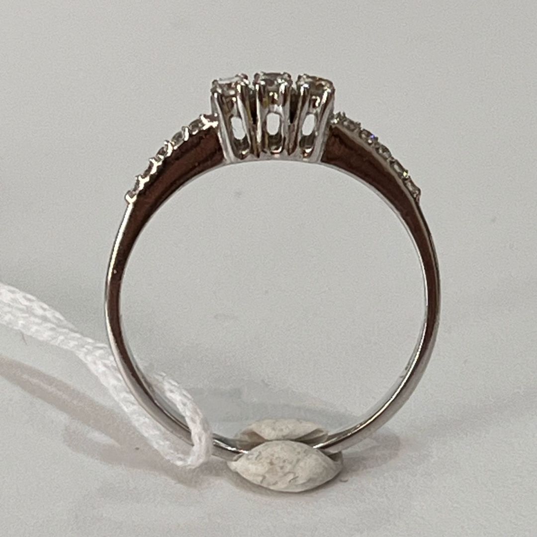 Anello Trilogy con Diamanti 0,15 ct G VS in Oro Bianco 18kt – Karal
