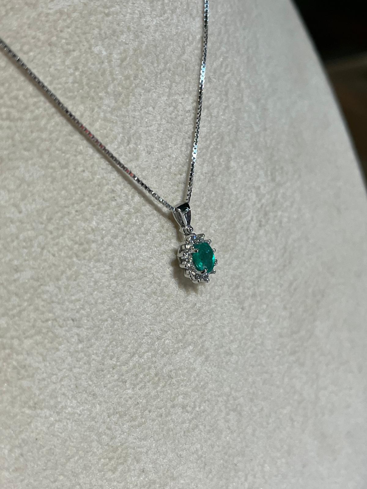 Collana con Smeraldo 0,35 ct e Diamanti 0,12 ct in Oro Bianco 18kt – PG Gioielli (CIOLADY/2)