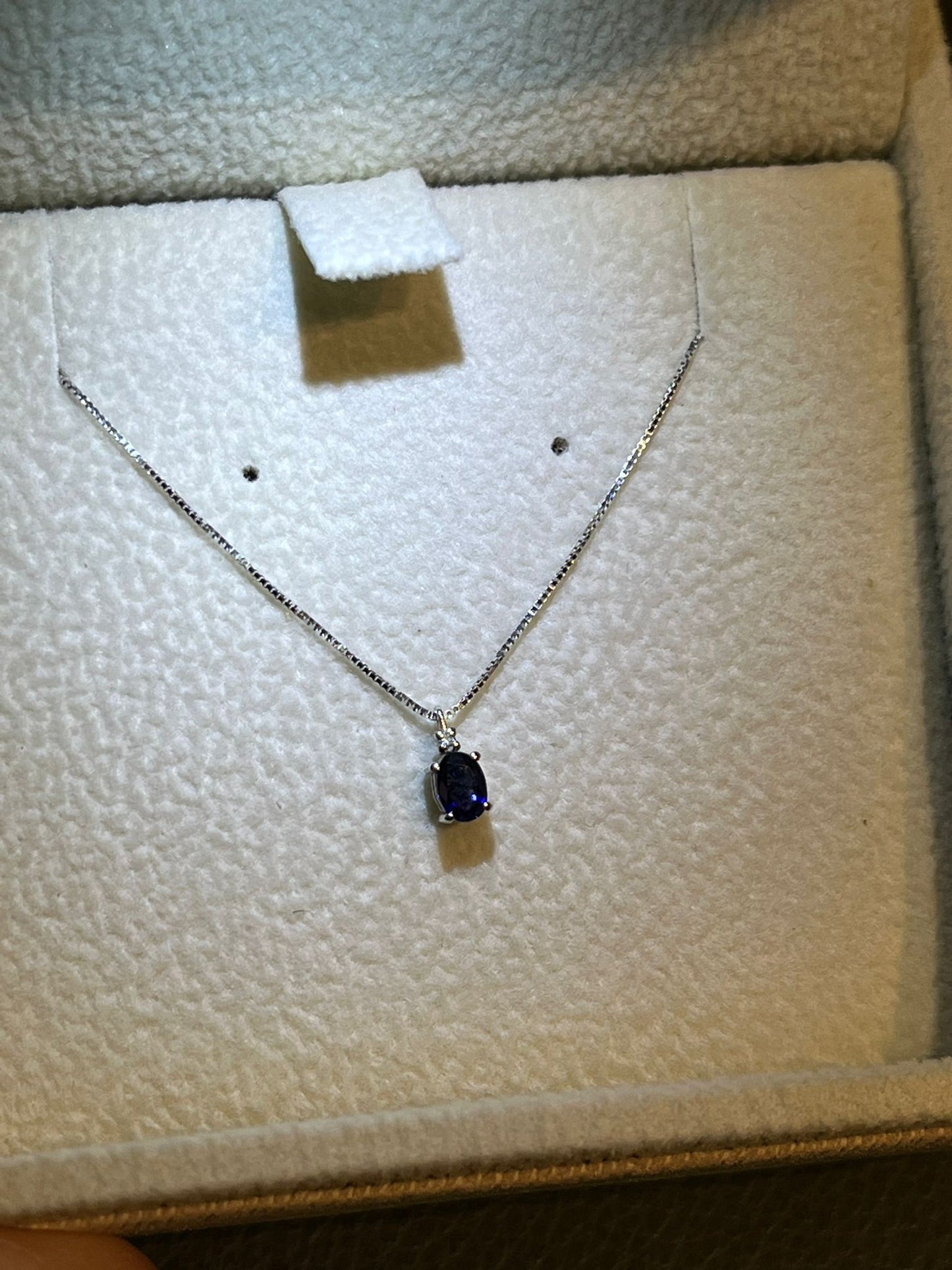 Collana con Zaffiro Blu 0,18 ct e Diamante in Oro Bianco 18kt – Karal (PE.ZAFF.18)