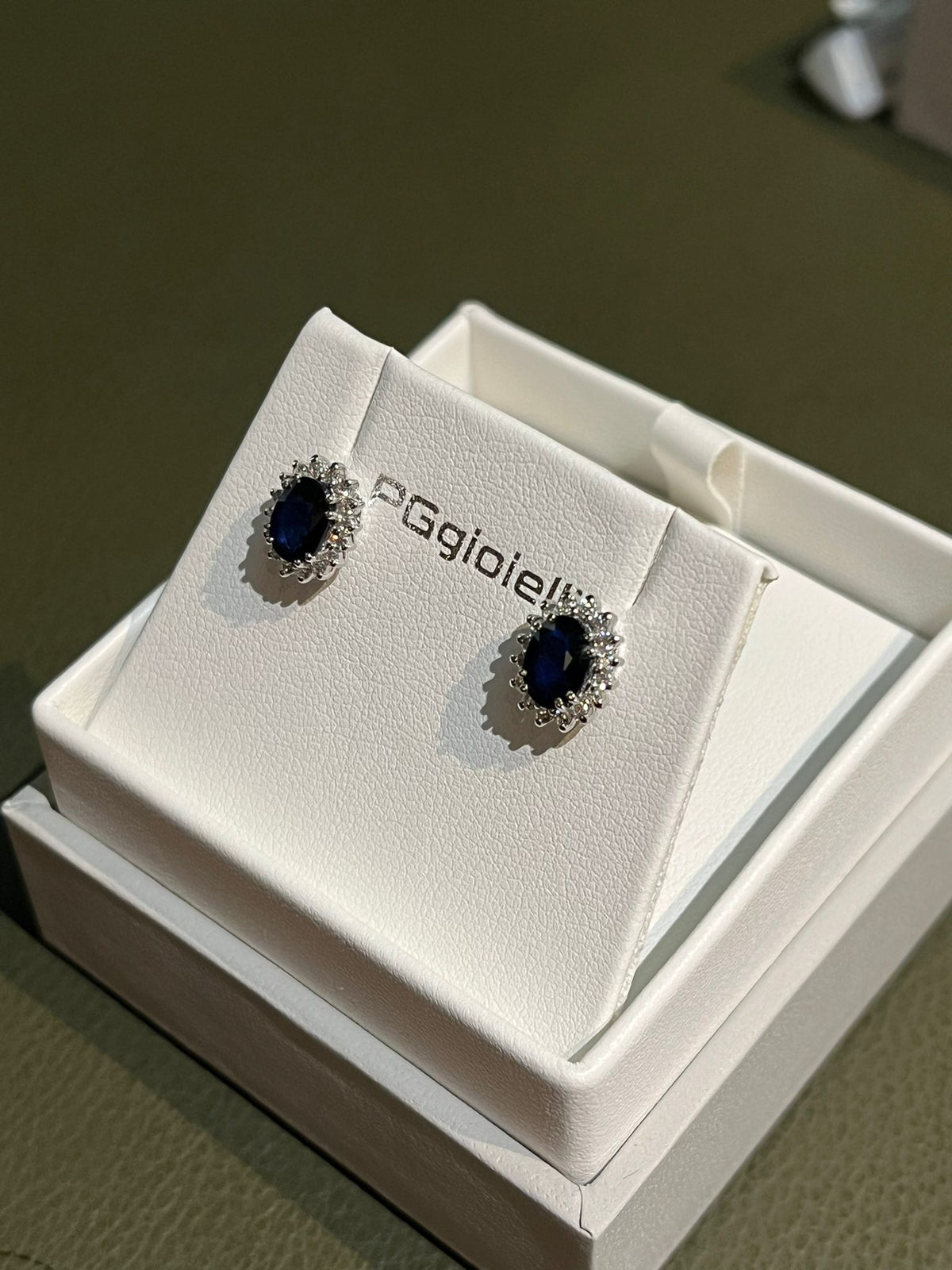 Orecchini con Zaffiri e Diamanti in Oro Bianco 18kt – PG Gioielli (ORLADYZ/4)