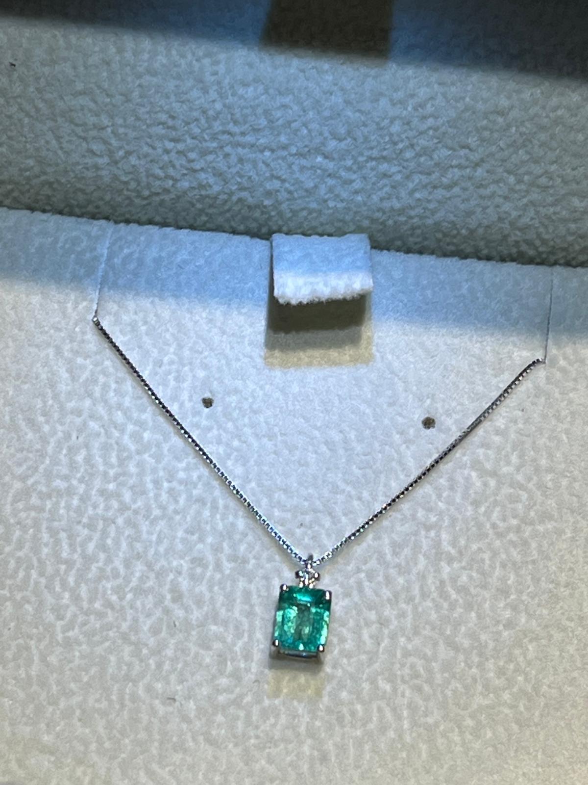 Collana con Smeraldo 0,42 ct e Diamante in Oro Bianco 18kt – Karal (PE.SM 042)
