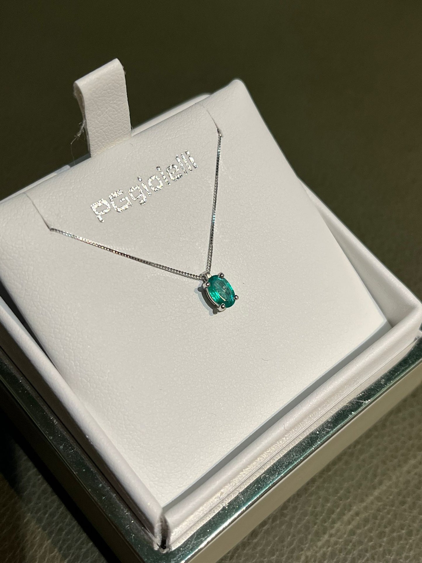 Collana con Smeraldo Ovale 0,88 ct in Oro Bianco 18kt – PG Gioielli (CIOONLY/1S)