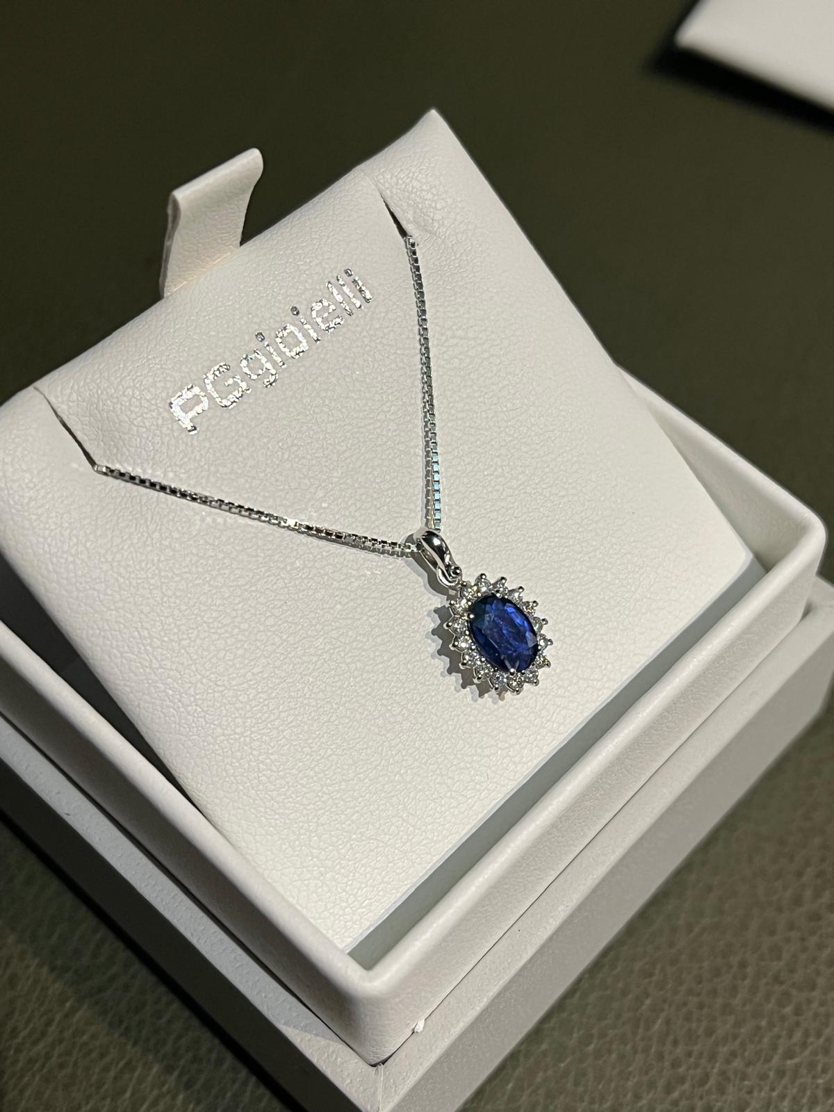 Collana con Zaffiro Blu e Diamanti in Oro Bianco 18kt – PG Gioielli (CIOLADYZ/4)
