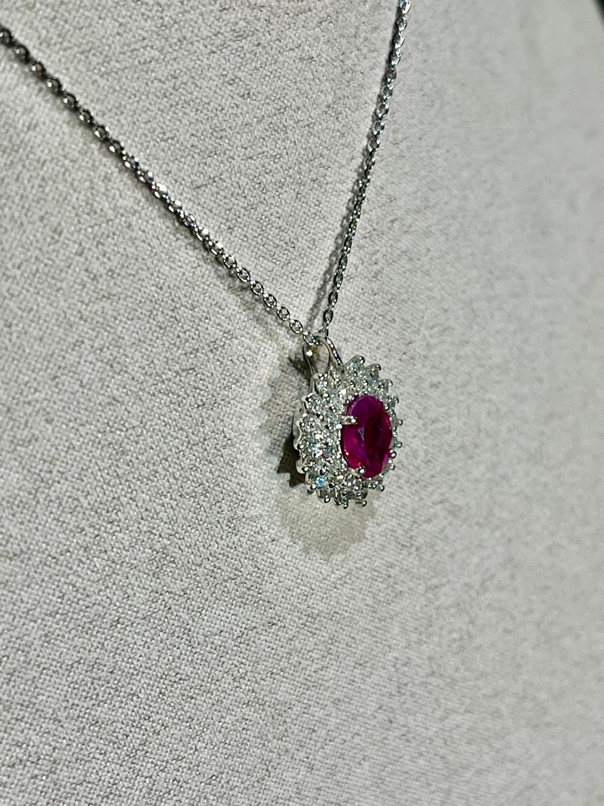 Collana con Rubino Birmano 1,45 ct e Diamanti in Oro Bianco 18kt – Karal (Pe.37)