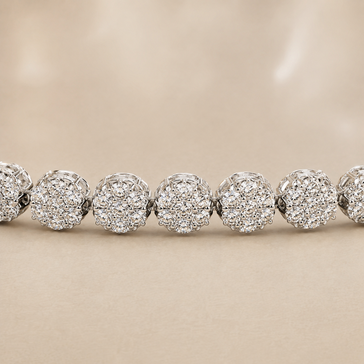 Bracciale Tennis a Rosette con Diamanti 3,51 ct in Oro Bianco 18 kt