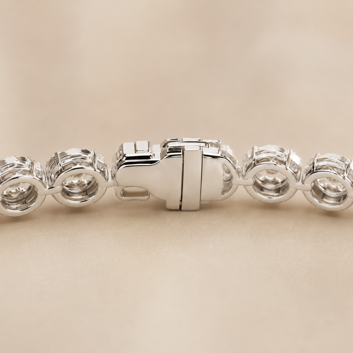 Bracciale Tennis a Rosette con Diamanti 3,51 ct in Oro Bianco 18 kt