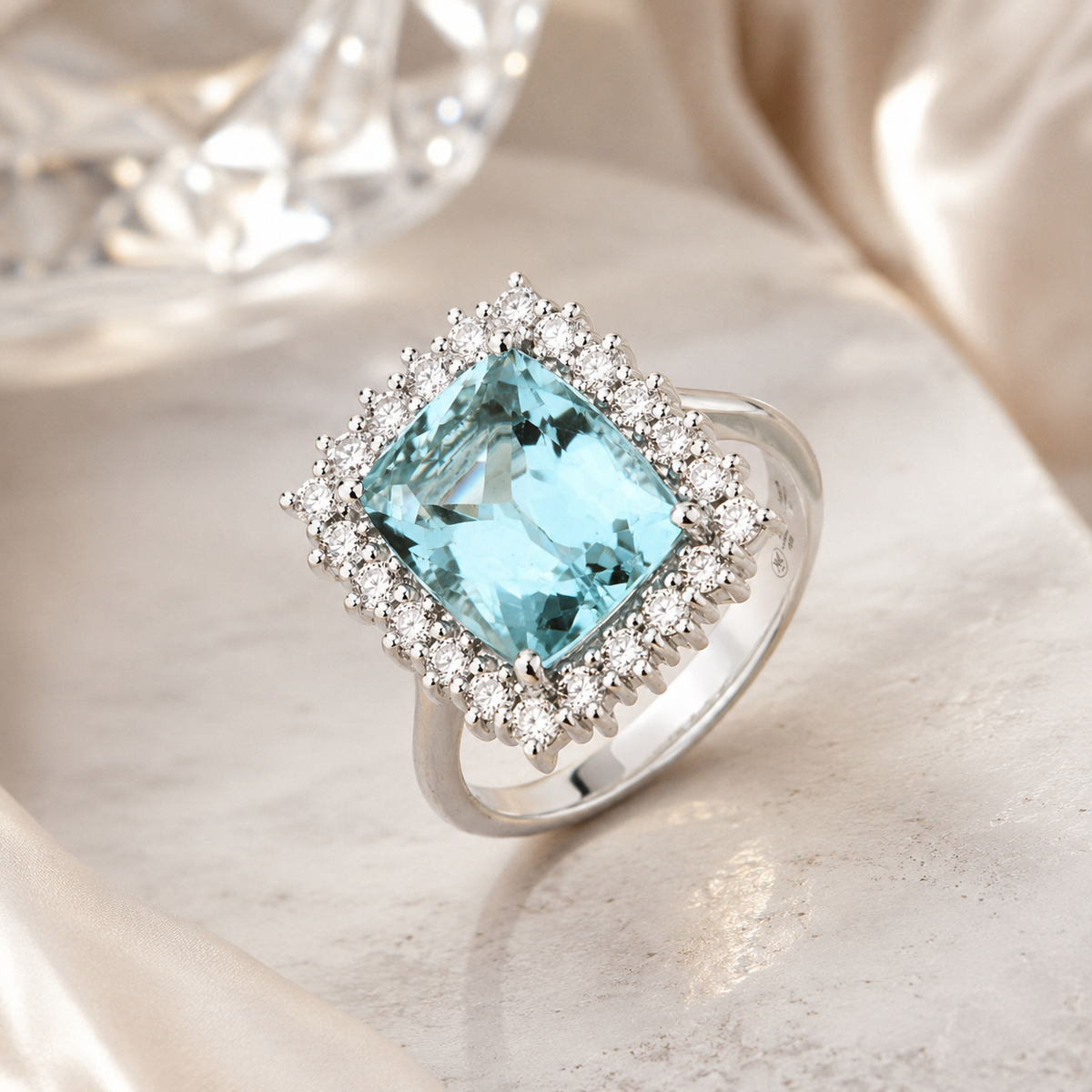 Anello con Acquamarina 7,68 ct e Diamanti 0,54 ct G VS in Oro Bianco 18kt – Mirco Visconti (MV720ACB)