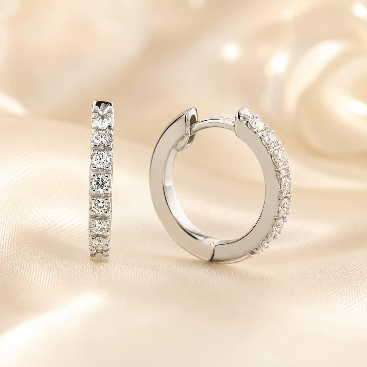 Orecchini a Cerchio con Diamanti 0,13 ct G VS in Oro Bianco 18kt – Mirco Visconti (GM70/2)