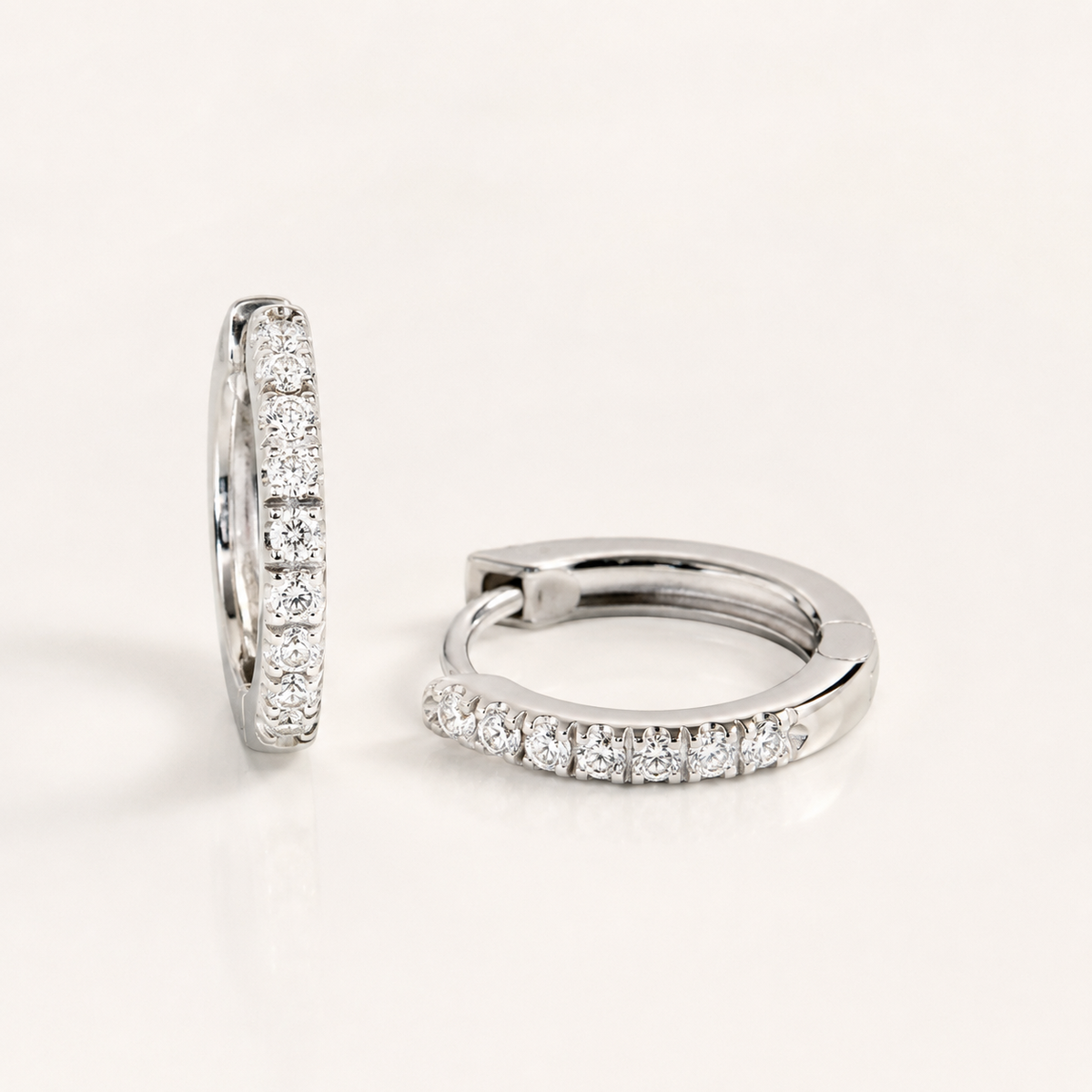Orecchini a Cerchio con Diamanti 0,13 ct G VS in Oro Bianco 18kt – Mirco Visconti (GM70/2)