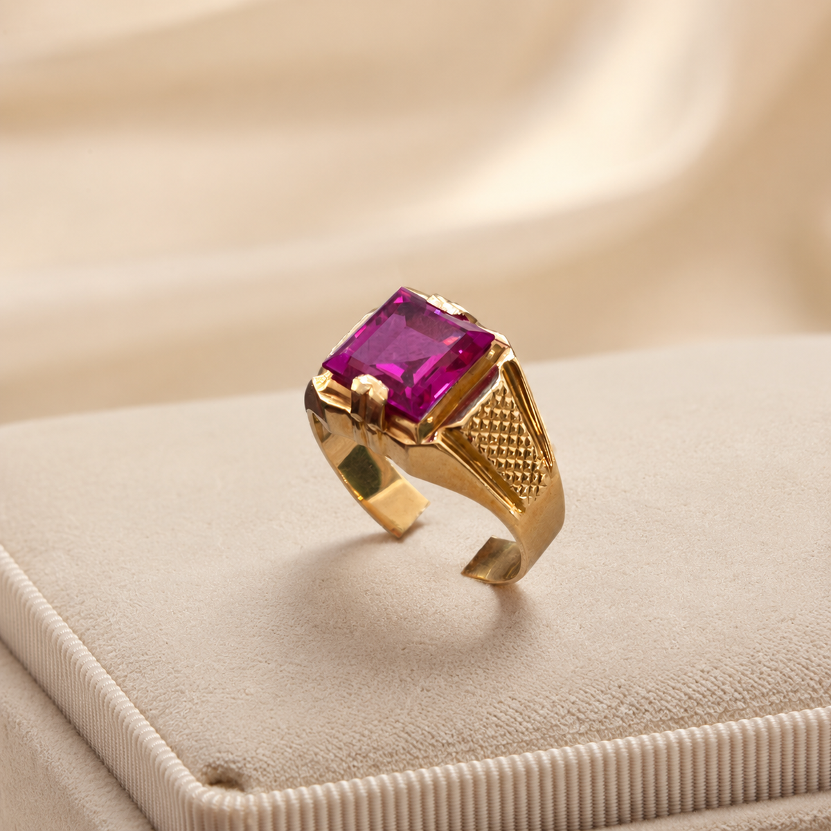 Anello in Oro Giallo 18kt con Rubino Sintetico Quadrato | 4,80 g