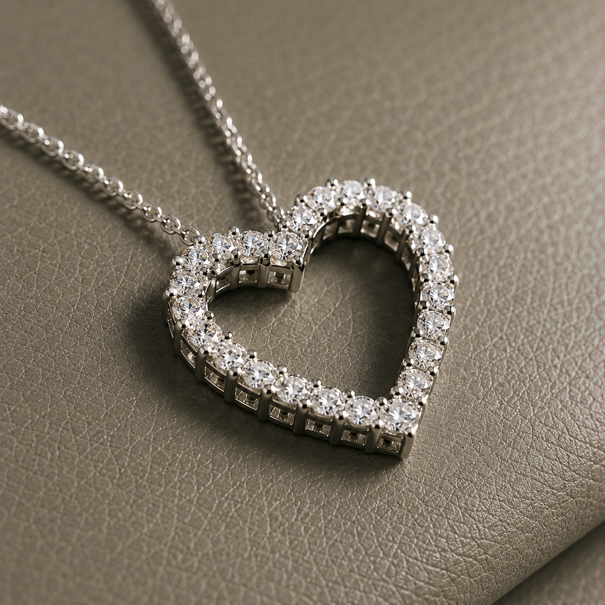 Collana Cuore con Diamanti 0,48 ct G VS in Oro Bianco 18kt – Mirco Visconti