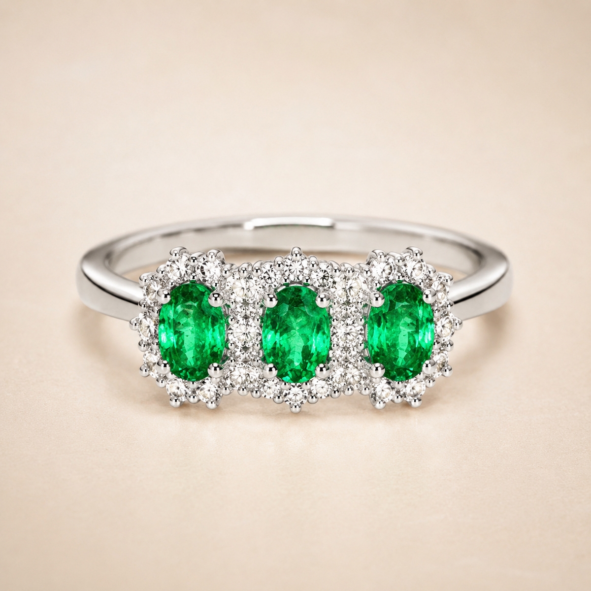 Anello Trilogy con Smeraldi Zambia 0,66 ct e Diamanti 0,22 ct in Oro Bianco 18kt – Mirco Visconti (Z784/20S)