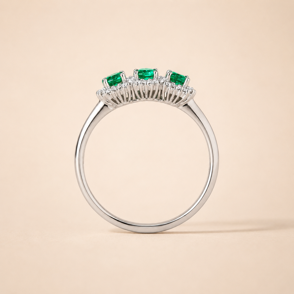 Anello Trilogy con Smeraldi Zambia 0,46 ct e Diamanti 0,17 ct in Oro Bianco 18kt – Mirco Visconti (Z784/10S)