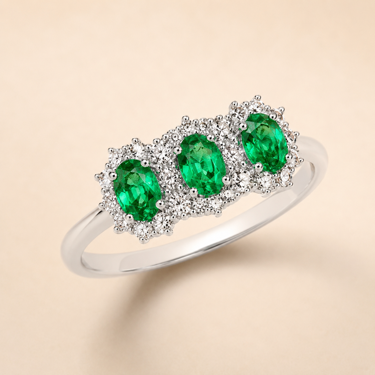 Anello Trilogy con Smeraldi Zambia 0,46 ct e Diamanti 0,17 ct in Oro Bianco 18kt – Mirco Visconti (Z784/10S)