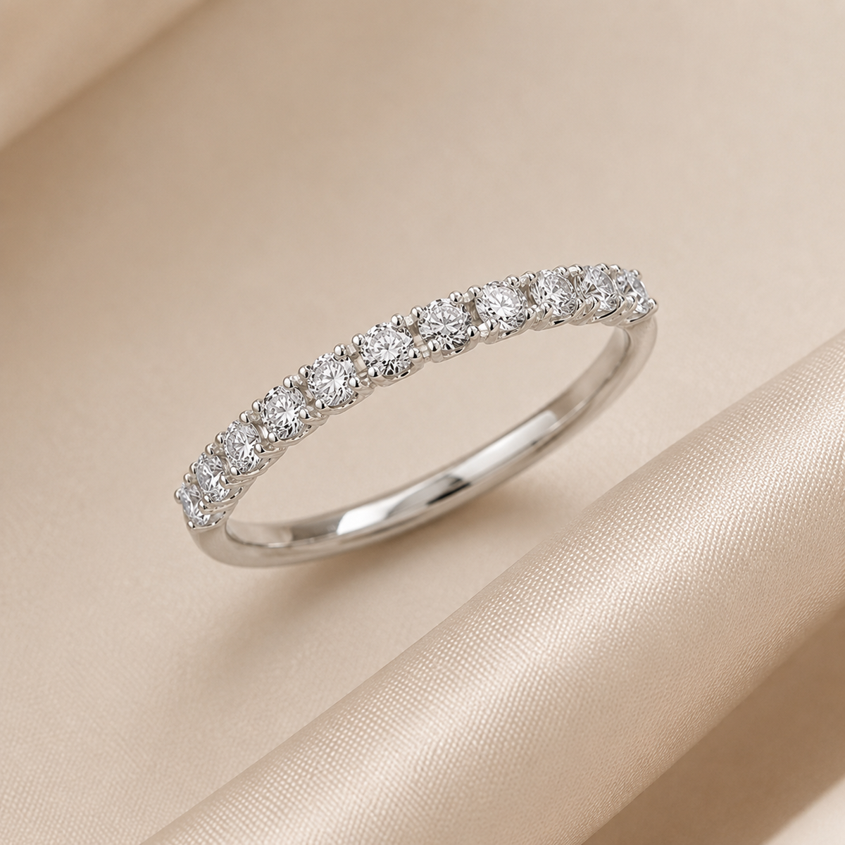 Anello Veretta con 13 Diamanti 0,32 ct G VS in Oro Bianco 18kt – Mirco Visconti
