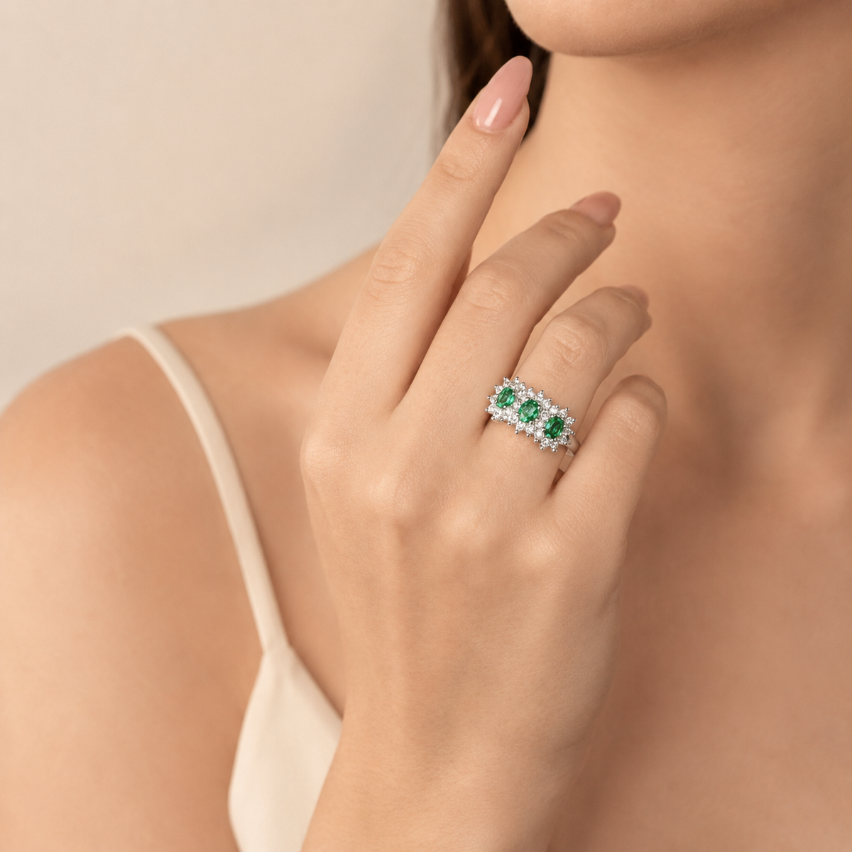 Anello Trilogy con Smeraldi Zambia 0,89 ct e Diamanti 0,75 ct G VS in Oro Bianco 18kt – Mirco Visconti (MV295/S)