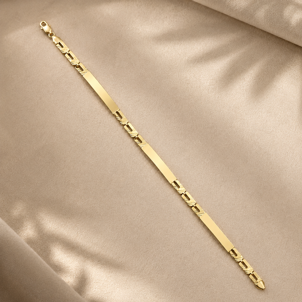 Bracciale in Oro Giallo 18 kt con Placche Lucide e Maglia Geometrica – 9,60 g