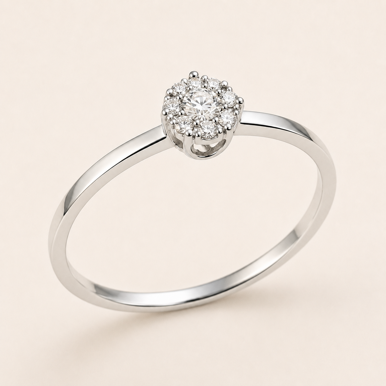 Anello in Oro 18 kt con Diamante Centrale e Diamanti Laterali 0,14 ct