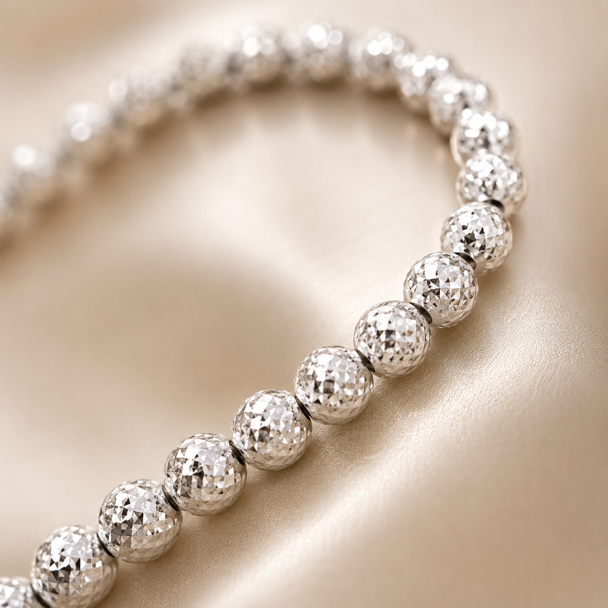 Bracciale Donna in Oro Bianco con Sfere Diamantate – 3,90 g