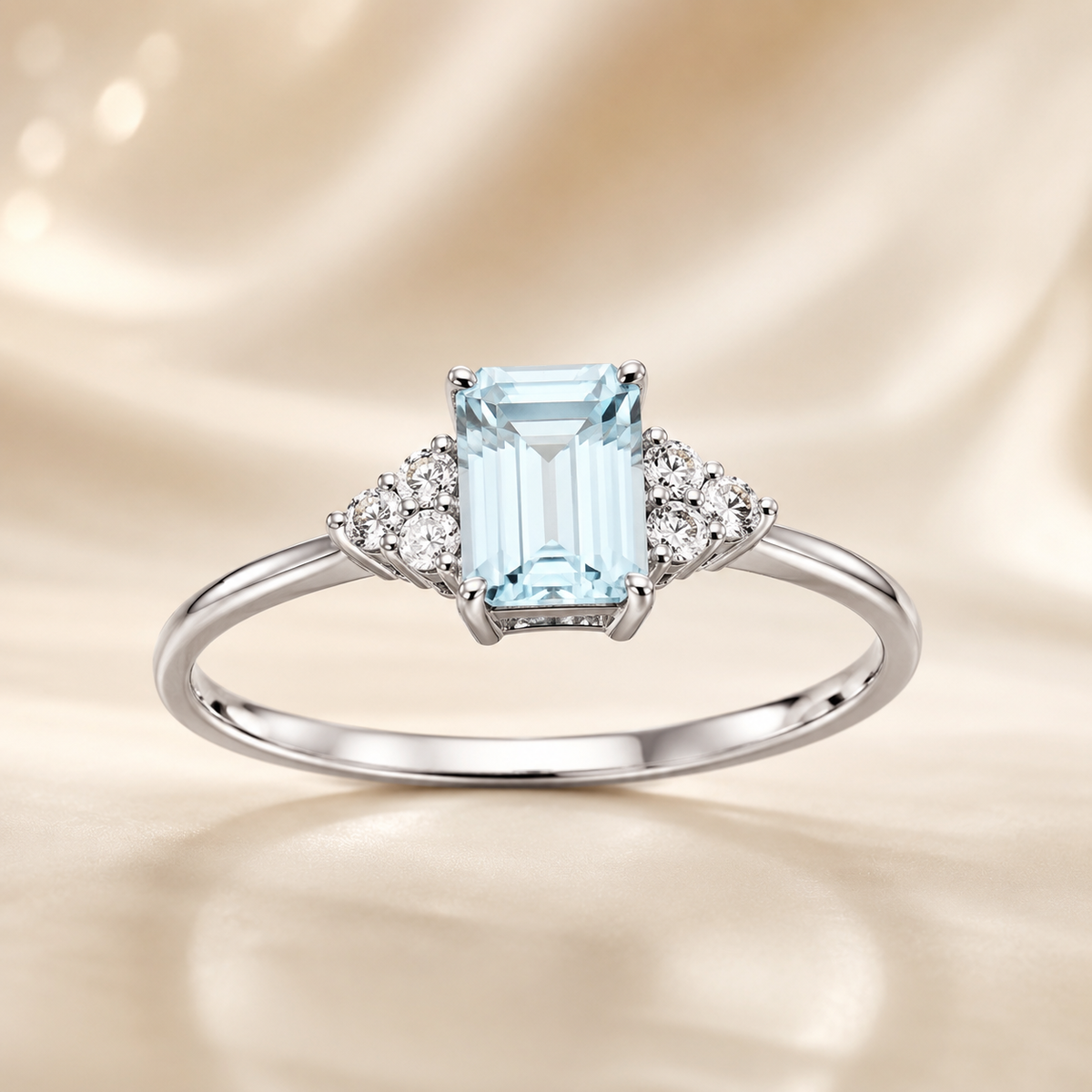 Anello con Acquamarina 0,51 ct e Diamanti 0,06 ct in Oro Bianco 18kt – PG Gioielli (ANFELIS-OTT-A)