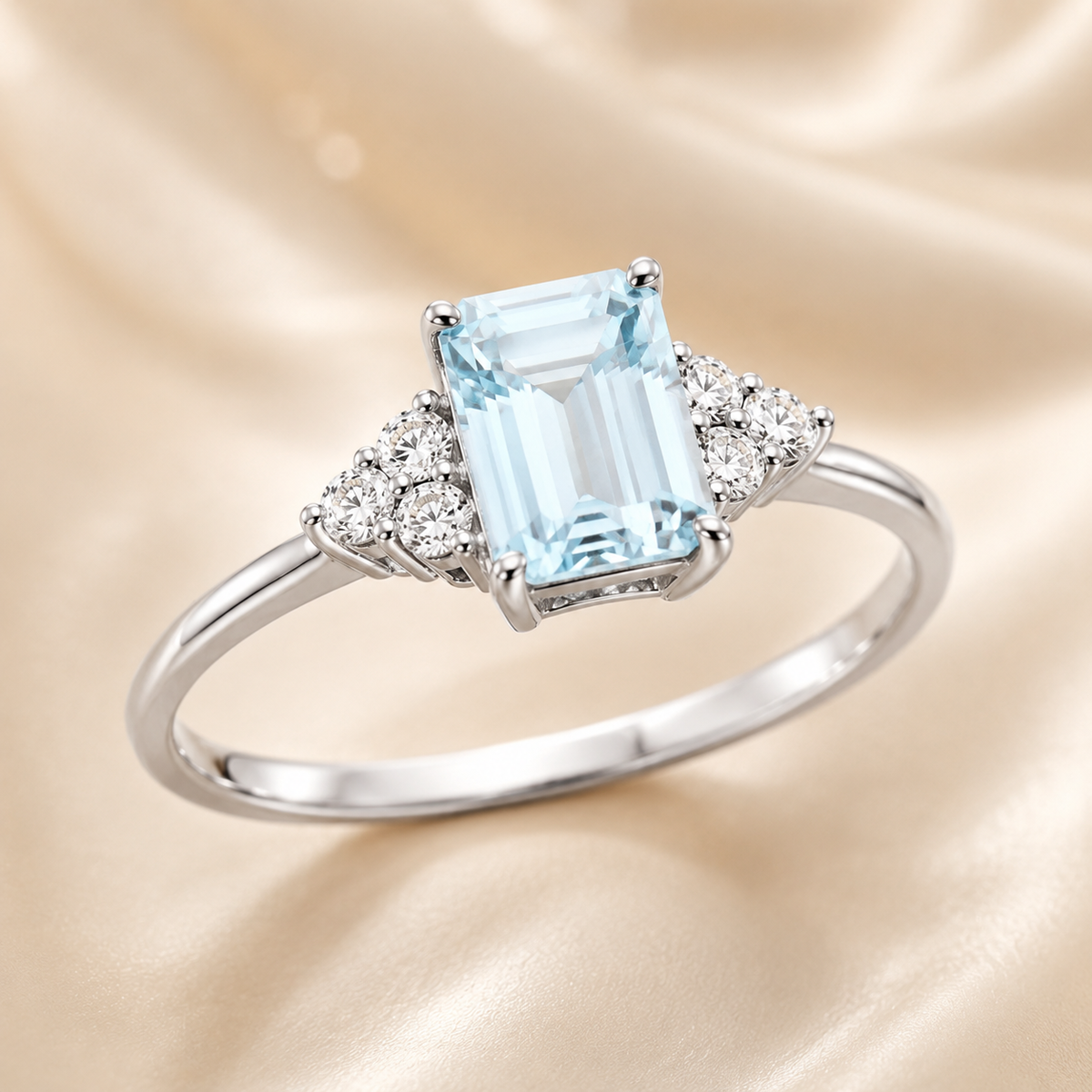 Anello con Acquamarina 0,51 ct e Diamanti 0,06 ct in Oro Bianco 18kt – PG Gioielli (ANFELIS-OTT-A)