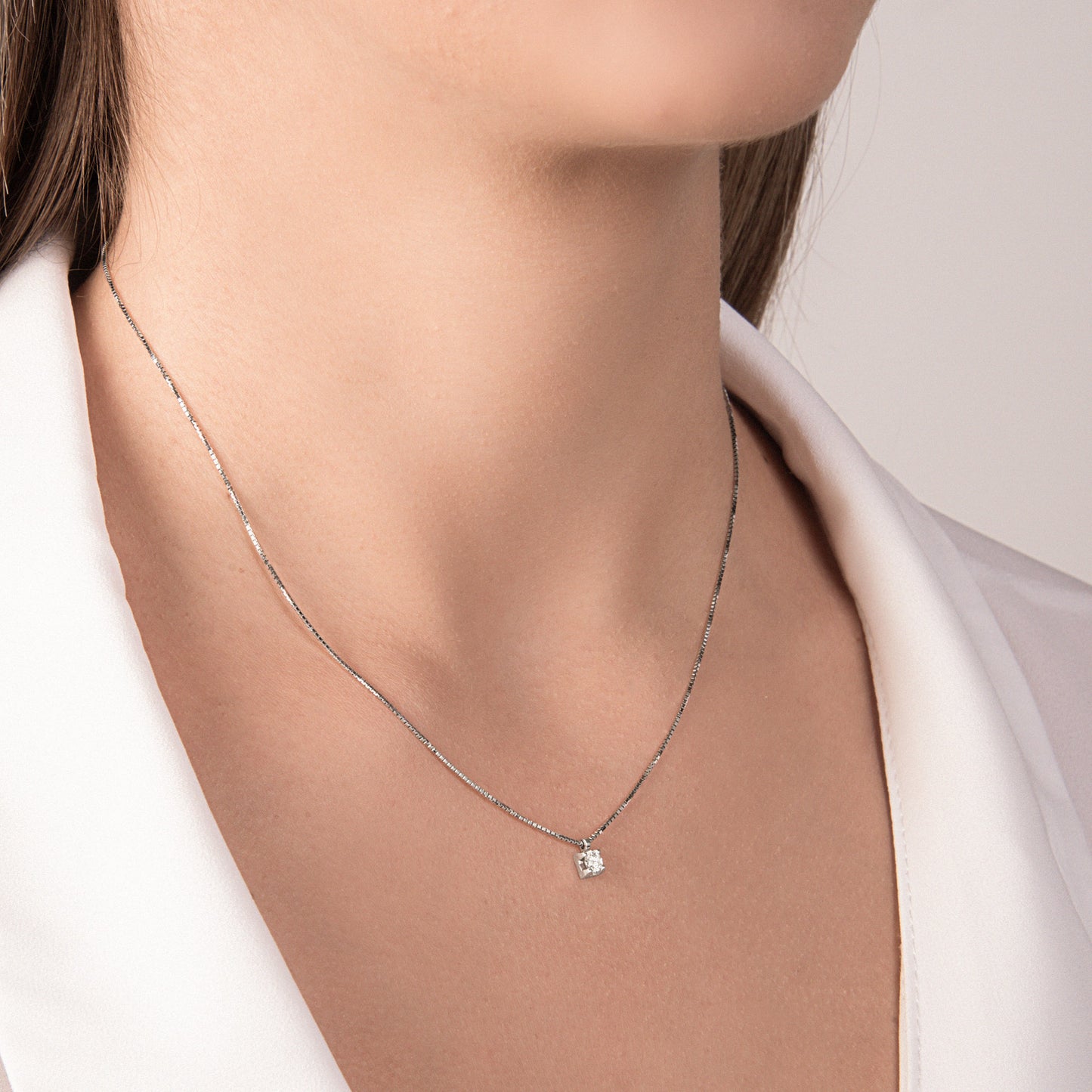 Collana Punto Luce con Diamante 0,13 ct F VS in Oro Bianco 18kt – Mirco Visconti