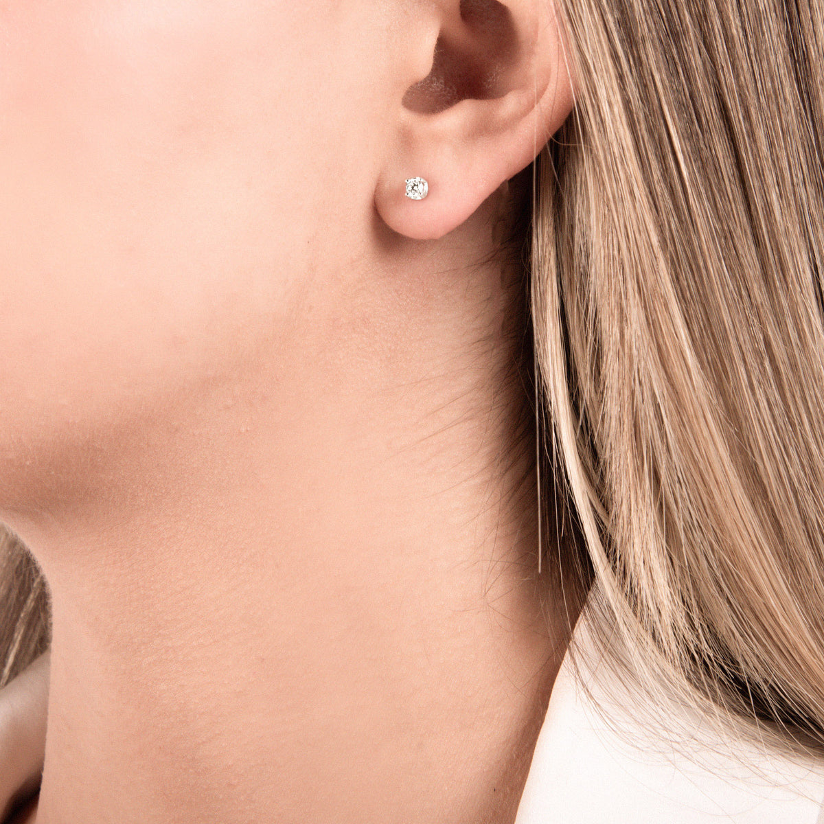 Orecchini a Lobo con Diamanti 0,17 ct F VS in Oro Bianco 18kt – Mirco Visconti