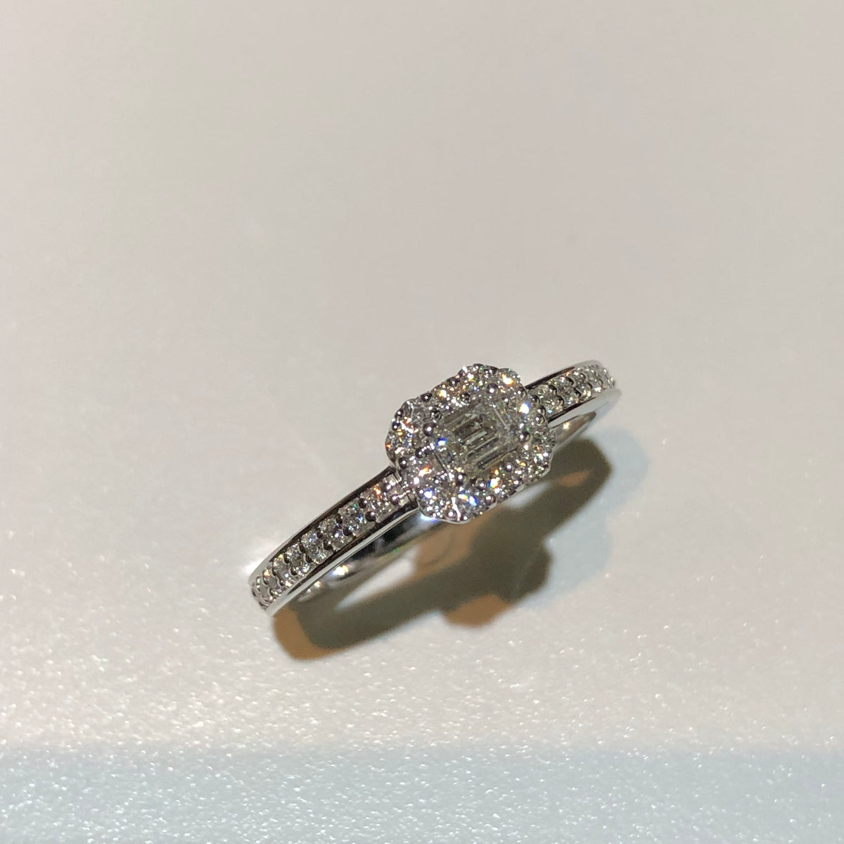 FANI Anello in Oro Bianco 18 Carati e Diamanti