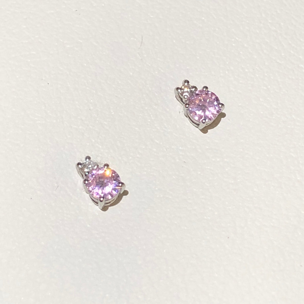 Orecchini con Quarzo Rosa e Diamanti in Oro Bianco 18kt – PG Gioielli (ORFREEDOM/1Q)