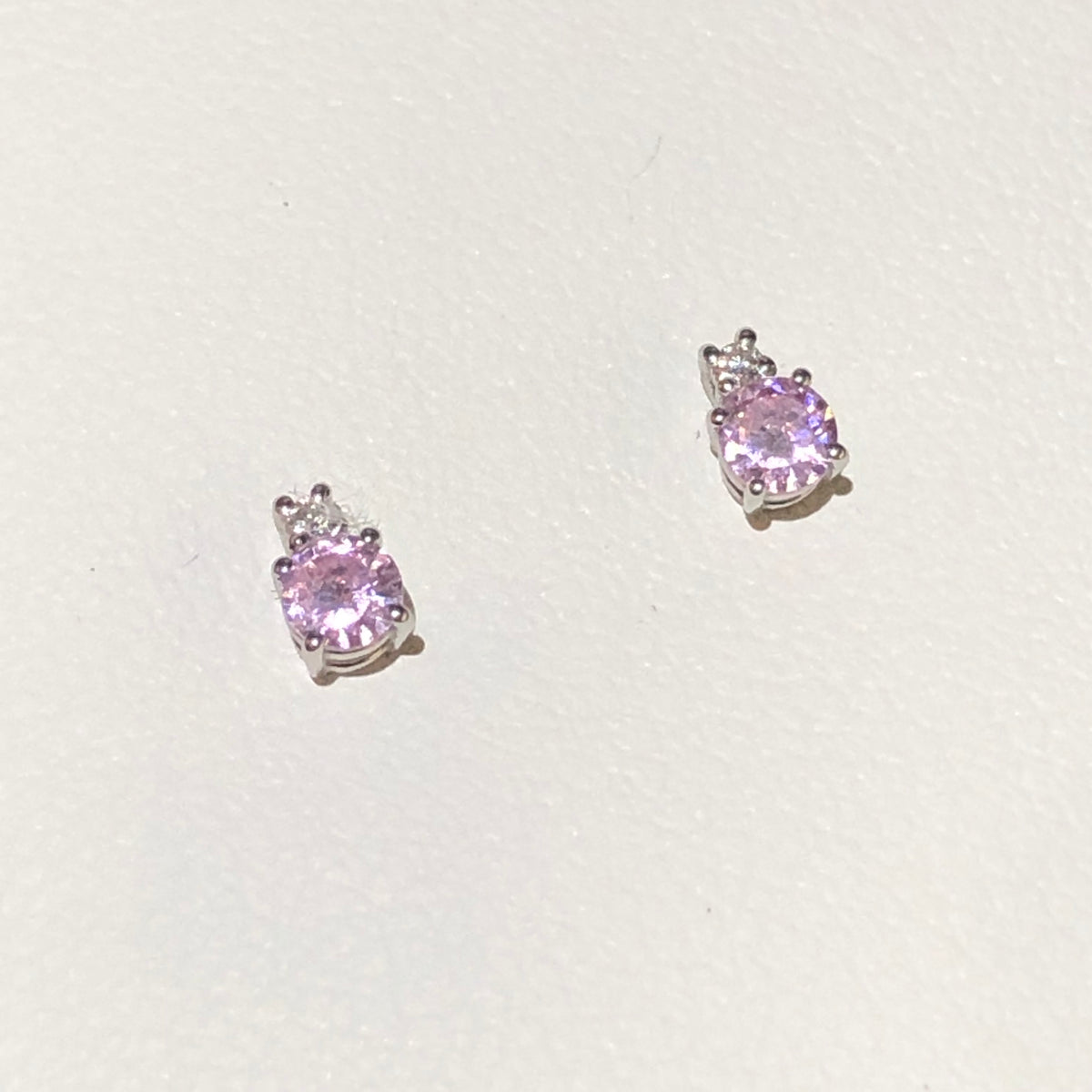 Orecchini con Quarzo Rosa e Diamanti in Oro Bianco 18kt – PG Gioielli (ORFREEDOM/1Q)