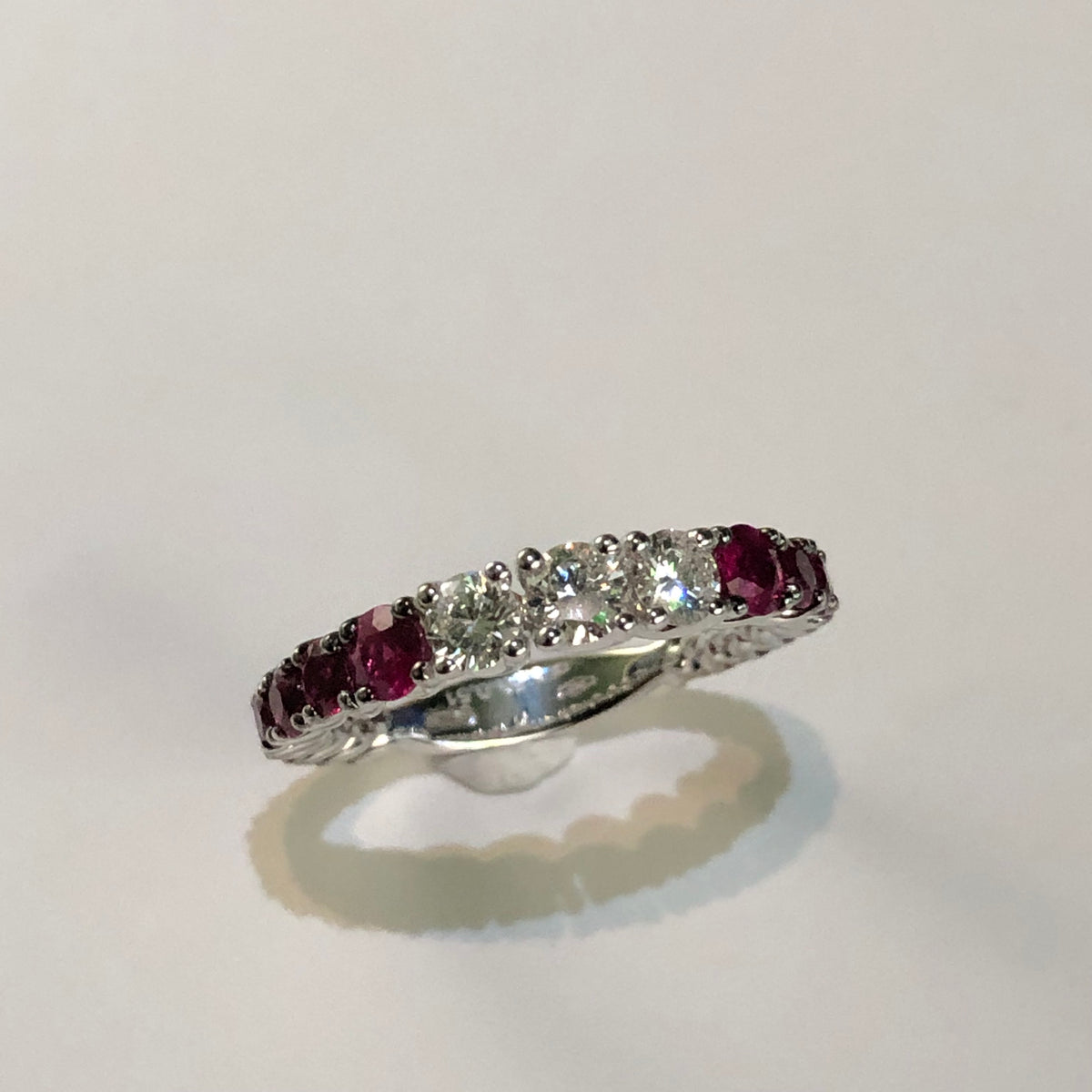 Anello con Rubini e Diamanti in Oro 18kt – Mirco Visconti