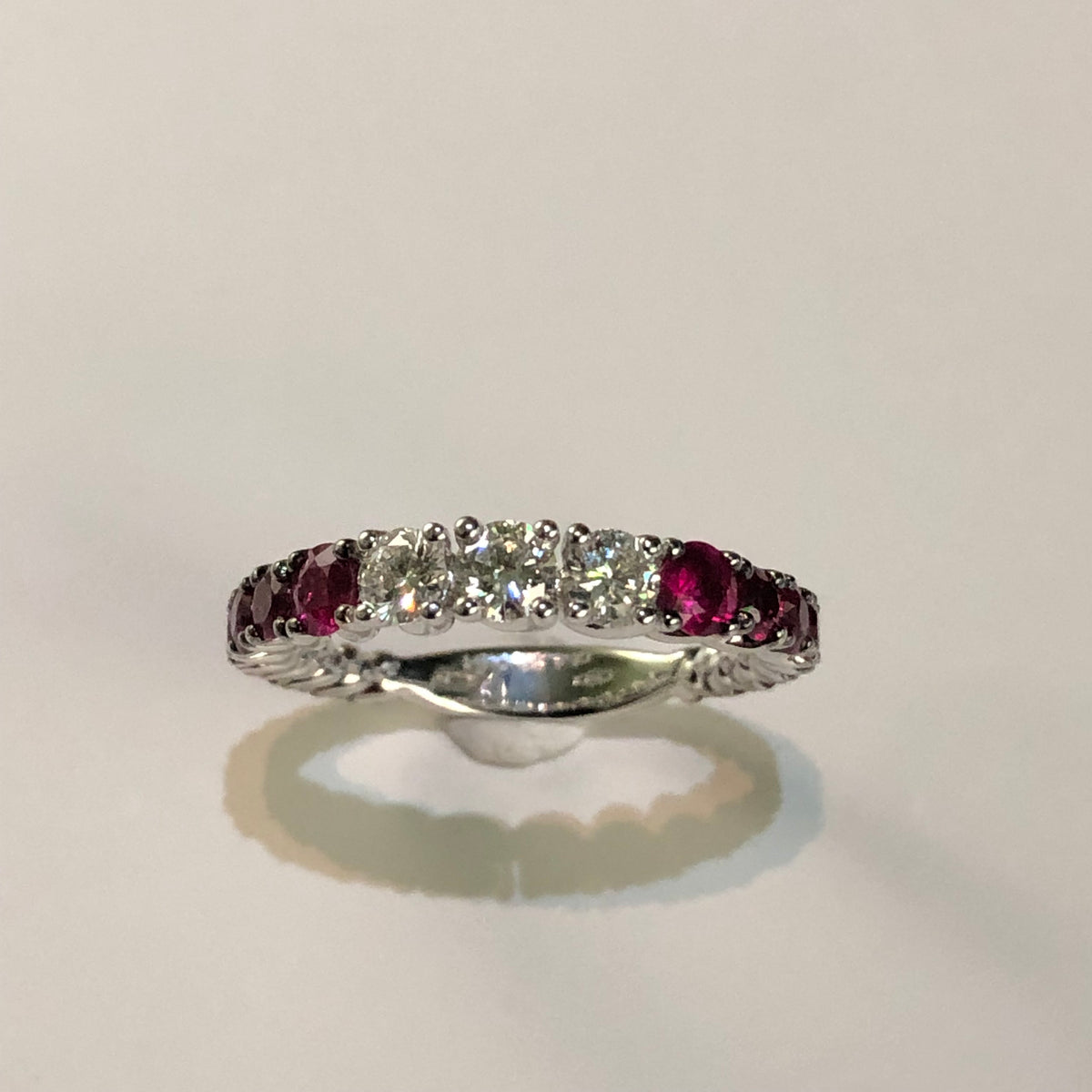 Anello con Rubini e Diamanti in Oro 18kt – Mirco Visconti