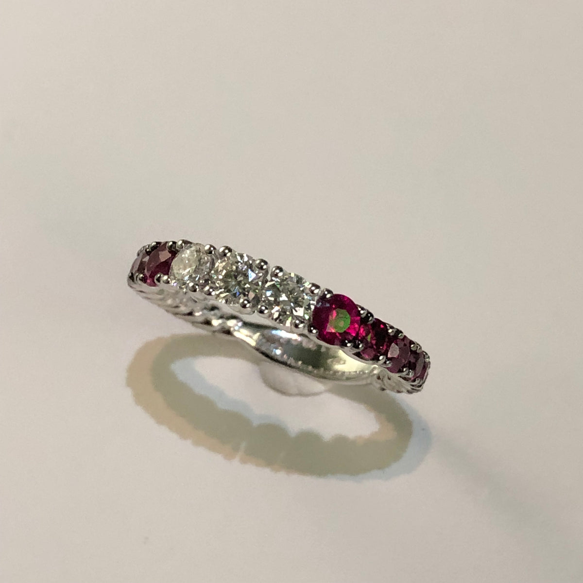 Anello con Rubini e Diamanti in Oro 18kt – Mirco Visconti