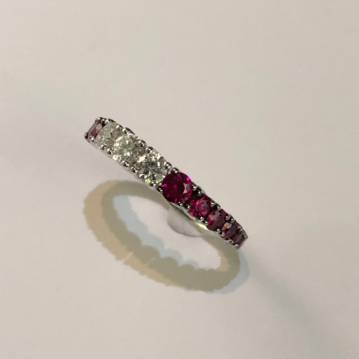 Anello con Rubini e Diamanti in Oro 18kt – Mirco Visconti