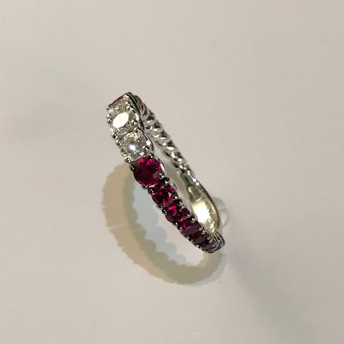 Anello con Rubini e Diamanti in Oro 18kt – Mirco Visconti
