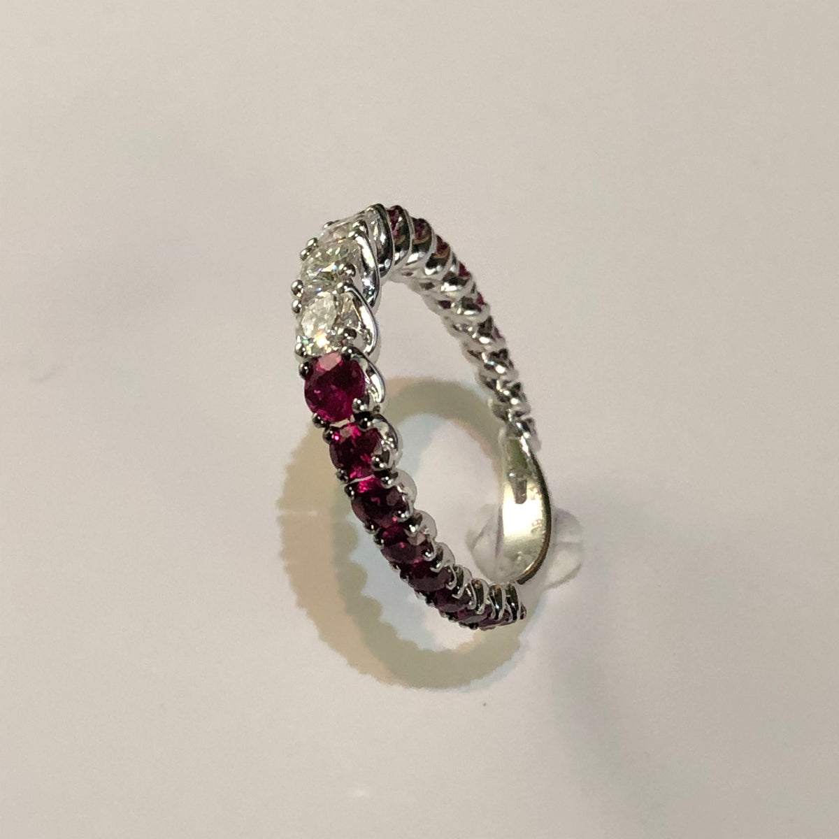 Anello con Rubini e Diamanti in Oro 18kt – Mirco Visconti