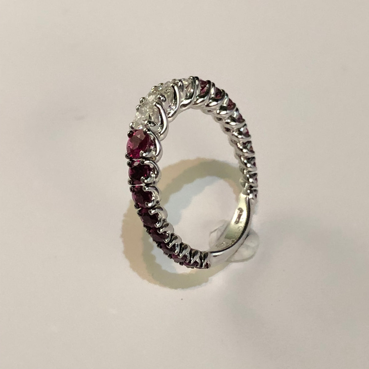 Anello con Rubini e Diamanti in Oro 18kt – Mirco Visconti