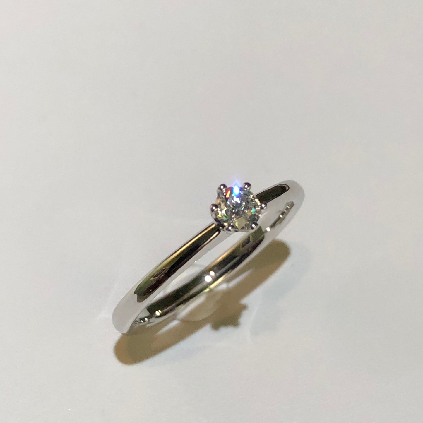 Anello Solitario con Diamante Colore D in Oro Bianco 18kt – Mirco Visconti
