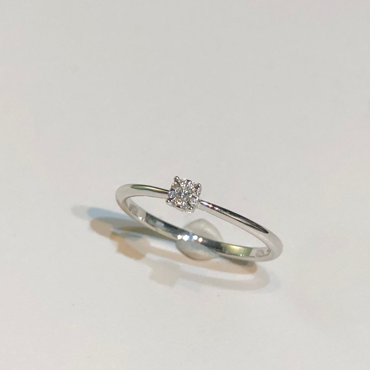 Anello Solitario con Diamante in Oro Bianco 18kt – Mirco Visconti (AB642/3)